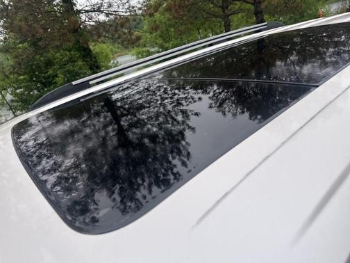 White Platinum Clearcoat Metallic 2015 Ford Explorer XLT