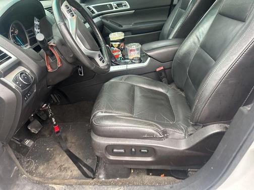 White Platinum Clearcoat Metallic 2015 Ford Explorer XLT