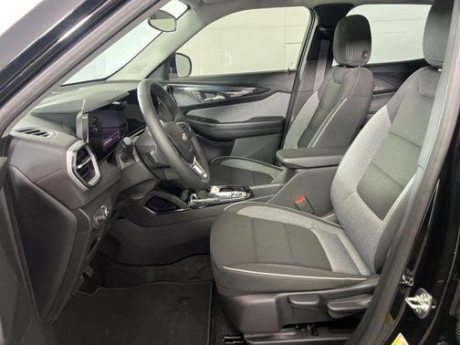 Mosaic Black Metallic 2026 Chevrolet Trailblazer LT