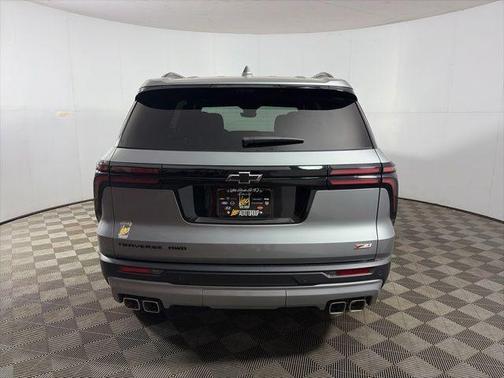 Sterling Gray Metallic 2026 Chevrolet Traverse Z71