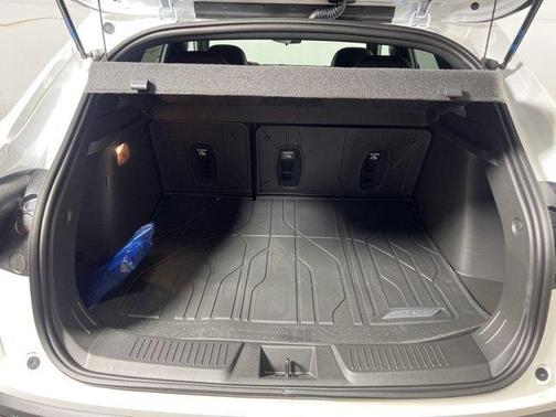 Summit White 2026 Chevrolet Trax 2RS