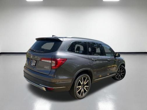 Modern Steel Metallic 2021 Honda Pilot Touring 7-Passenger