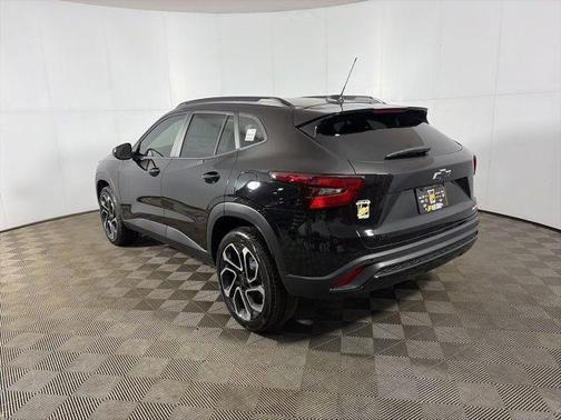 Mosaic Black Metallic 2026 Chevrolet Trax 2RS