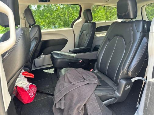 Velvet Red Pearlcoat 2019 Chrysler Pacifica Touring-L