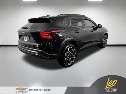 Mosaic Black Metallic 2025 Chevrolet Trax 2RS