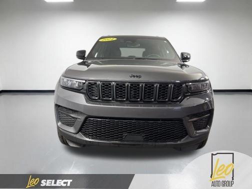 Metallic 2024 Jeep Grand Cherokee Laredo