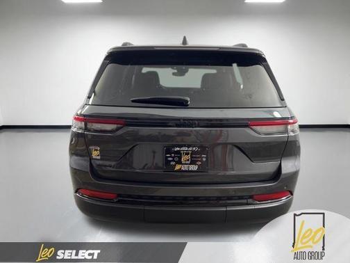 Metallic 2024 Jeep Grand Cherokee Laredo
