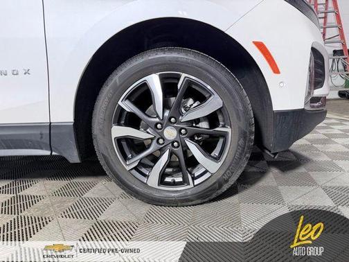 Iridescent Pearl Tricoat 2023 Chevrolet Equinox Premier