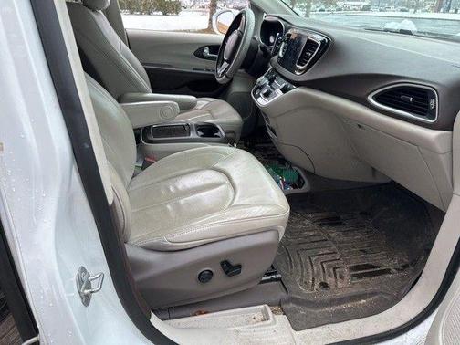 Bright White Clearcoat 2020 Chrysler Pacifica Touring-L Plus