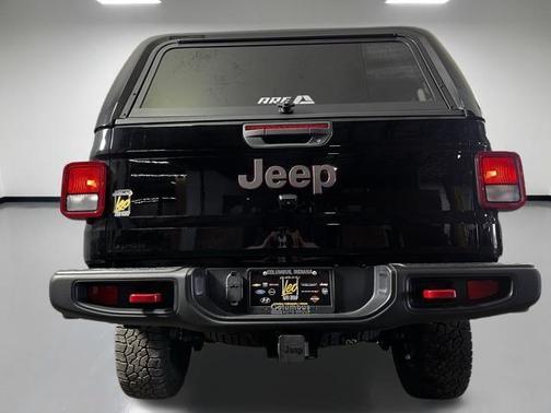 Black Clearcoat 2022 Jeep Gladiator Rubicon