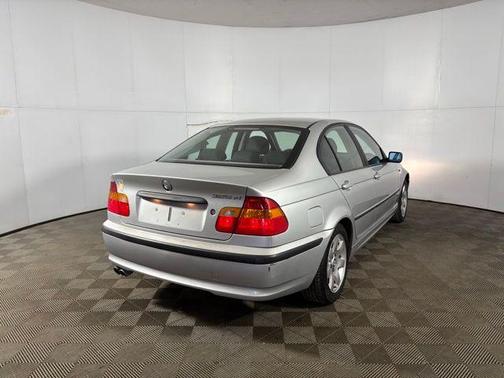 2003 BMW 325 xi