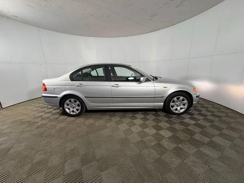 2003 BMW 325 xi
