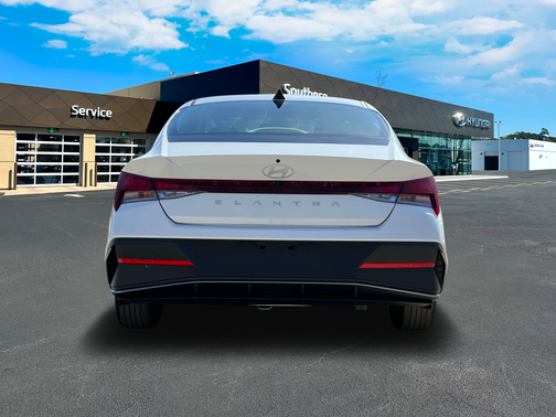 2025 Hyundai ELANTRA SE