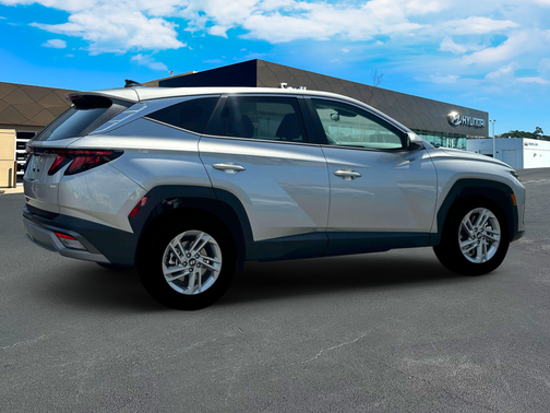 Shimmering Silver 2026 Hyundai TUCSON SE
