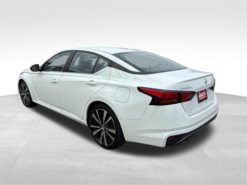 2022 Nissan Altima SR FWD