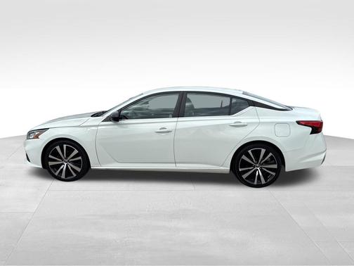 2022 Nissan Altima SR FWD