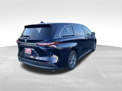 2021 Toyota Sienna XLE 7 Passenger