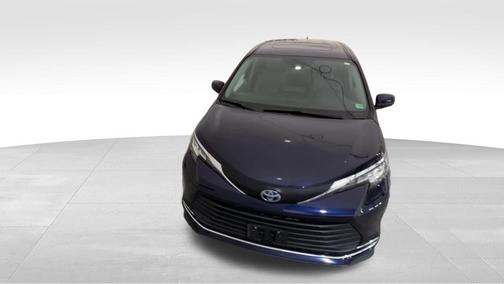 2021 Toyota Sienna XLE 7 Passenger