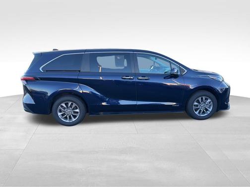 2021 Toyota Sienna XLE 7 Passenger