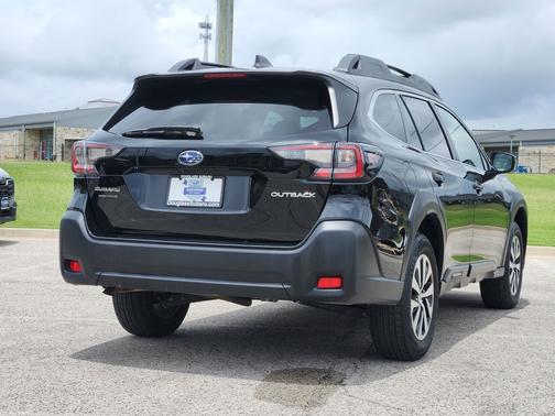 Crystal Black Silica 2024 Subaru Outback Premium
