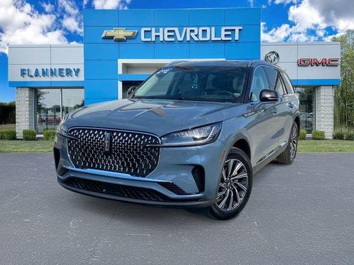 Whisper White 2025 Lincoln Aviator Premiere