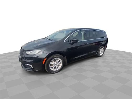 2023 Chrysler Pacifica Touring-L