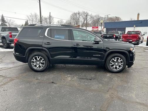 2023 GMC Acadia SLT