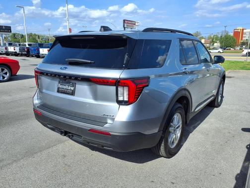 Iconic Silver Metallic 2025 Ford Explorer Active