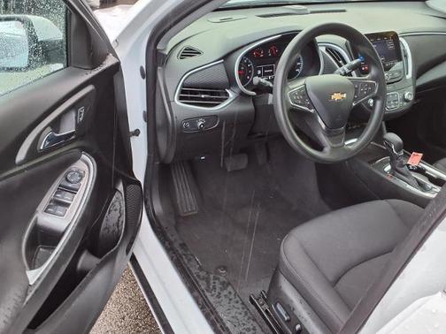 Summit White 2023 Chevrolet Malibu LT W/1LT