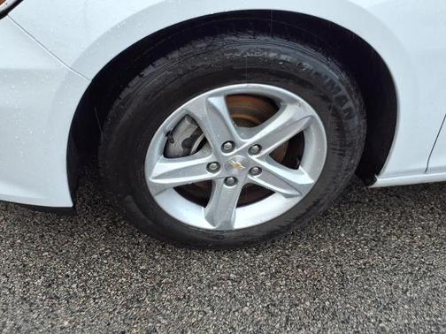 Summit White 2023 Chevrolet Malibu LT W/1LT