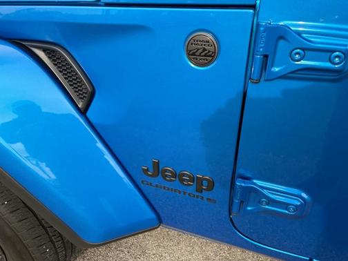 2024 Jeep Gladiator Sport