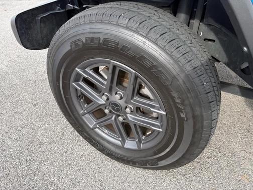 2024 Jeep Gladiator Sport