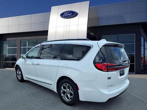 Bright White Clearcoat 2022 Chrysler Pacifica LIMITED