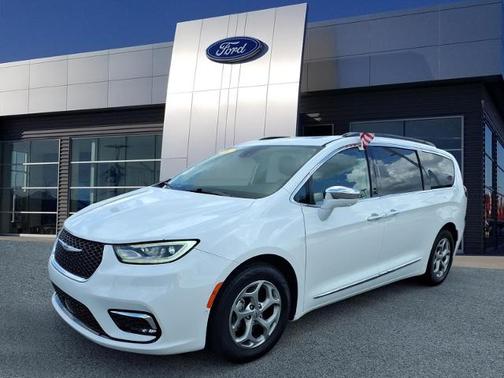 Bright White Clearcoat 2022 Chrysler Pacifica LIMITED
