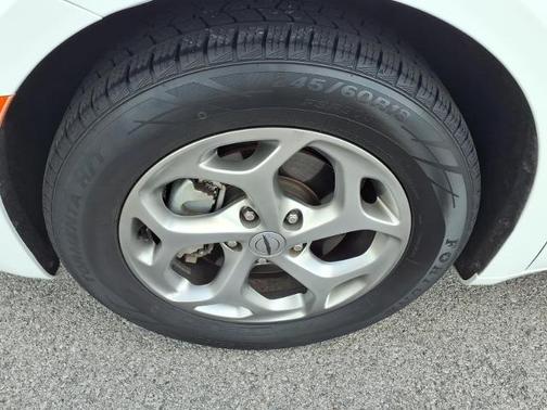 Bright White Clearcoat 2022 Chrysler Pacifica LIMITED