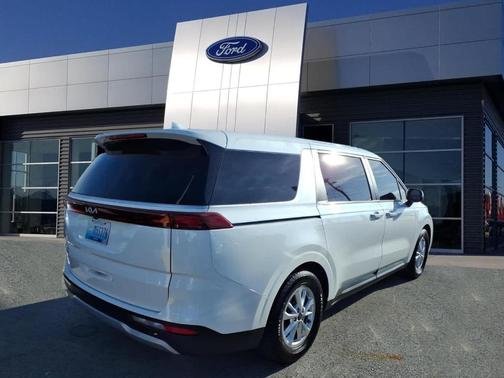 2023 Kia Carnival LX