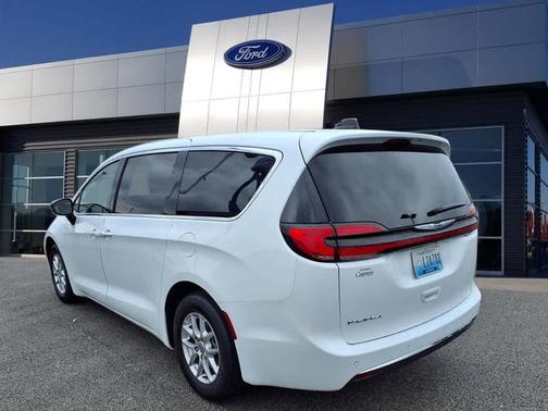 2024 Chrysler Pacifica Touring-L