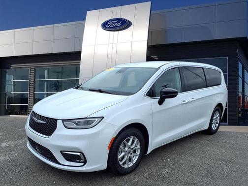 2024 Chrysler Pacifica Touring-L