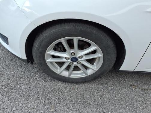 OXFORD WHITE 2018 Ford Focus S