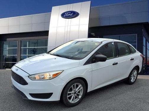 OXFORD WHITE 2018 Ford Focus S