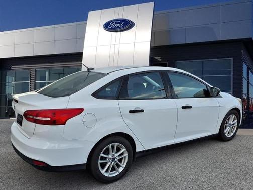 OXFORD WHITE 2018 Ford Focus S
