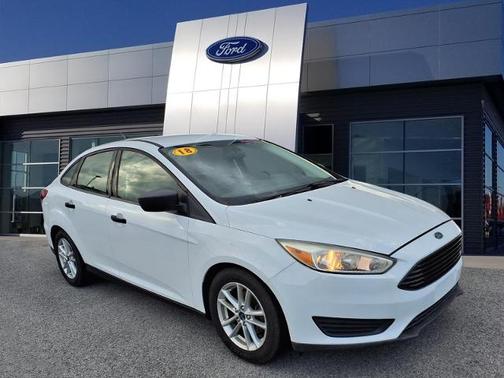 OXFORD WHITE 2018 Ford Focus S
