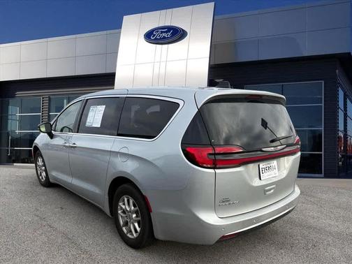 2024 Chrysler Pacifica Touring-L