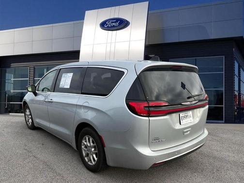 2024 Chrysler Pacifica Touring-L
