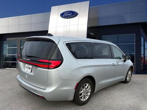 2024 Chrysler Pacifica Touring-L