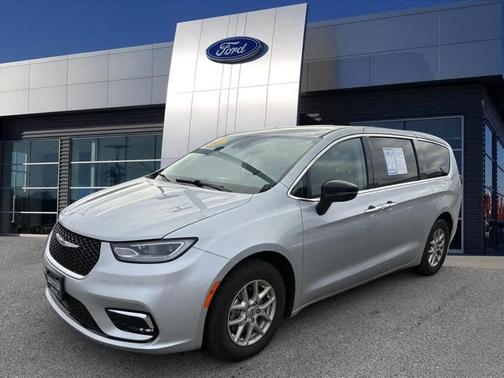 2024 Chrysler Pacifica Touring-L