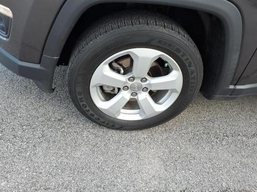 Granite Crystal Clearcoat Metallic 2021 Jeep Compass LATITUDE