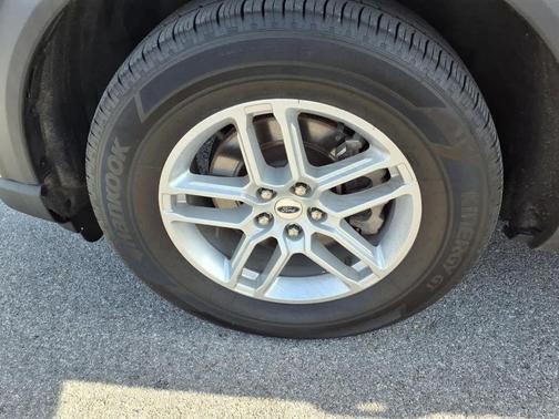 ICONIC SILVER METALLIC 2025 Ford Explorer ACTIVE