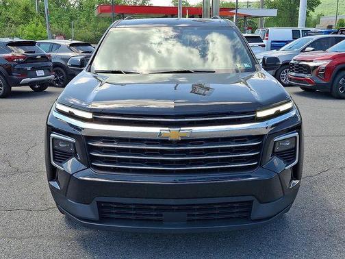 Mosaic Black Metallic 2026 Chevrolet Traverse LT