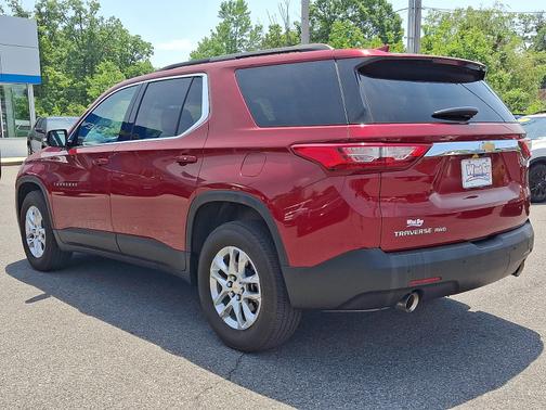 Cajun Red Tintcoat 2020 Chevrolet Traverse LT Cloth